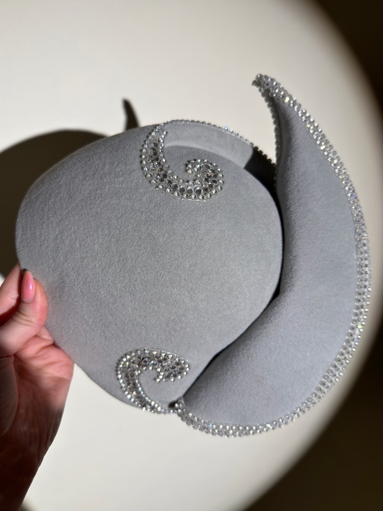 Vintage 80s Iconic Jack McConnell Crystal Trimmed Light Grey Felt Sculptural Hat main image 7